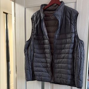 Tumi Gray Quilted Vest with Insulated Design